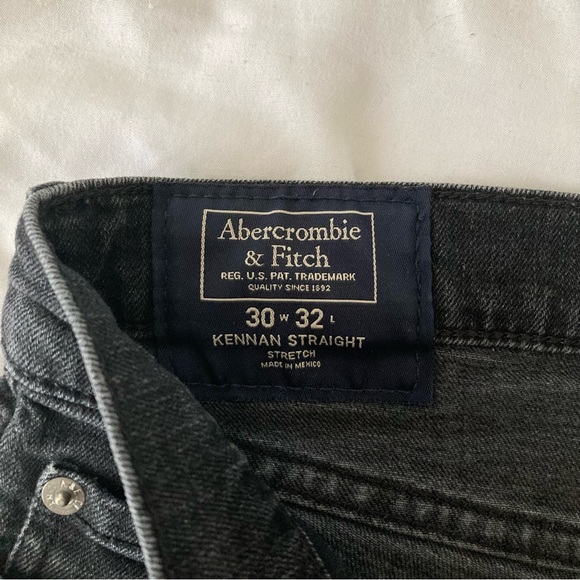 Abercrombie & Fitch Kennan Straight 30x32 black distressed raw hem stretch jeans - Picture 7 of 10